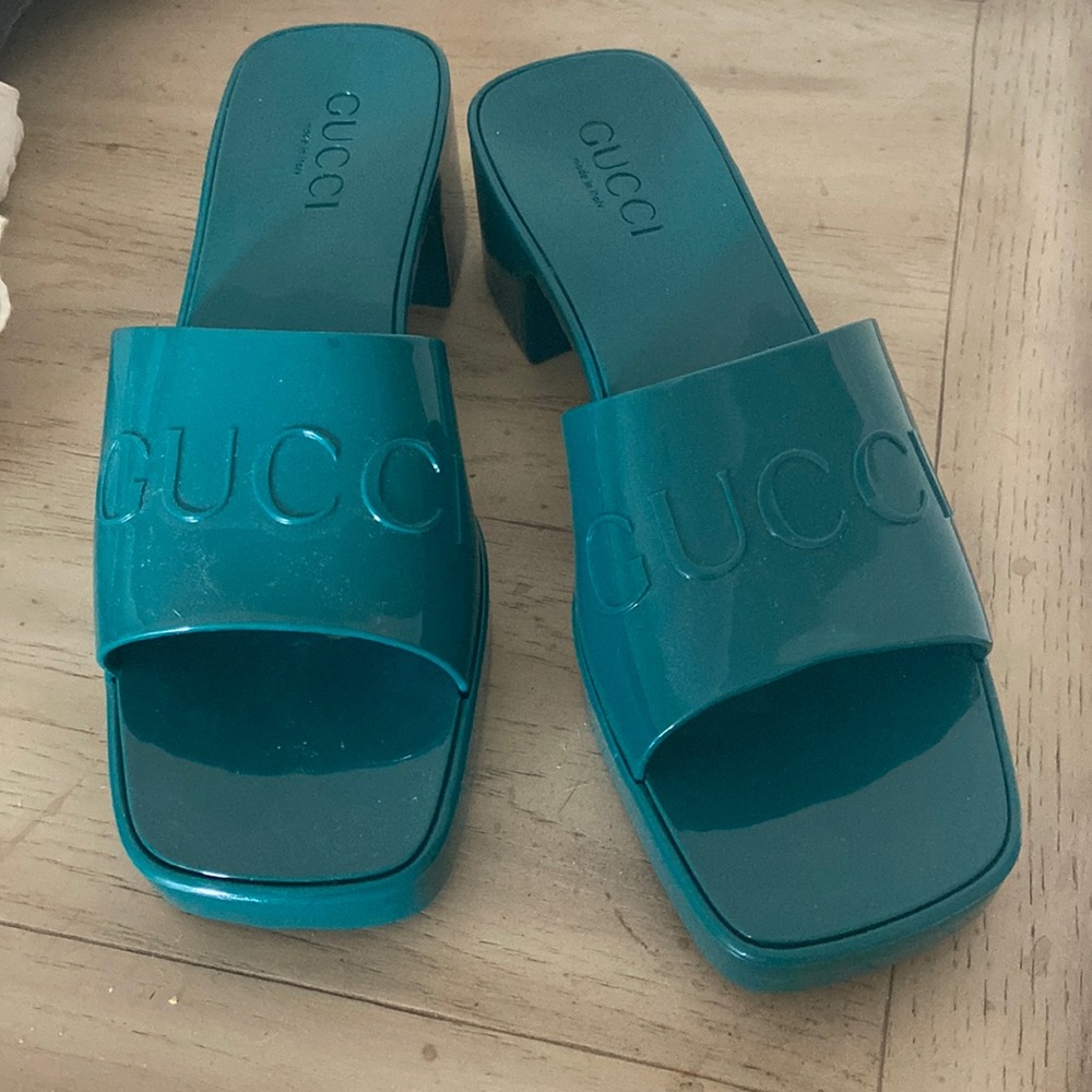 G brand jelly sandals